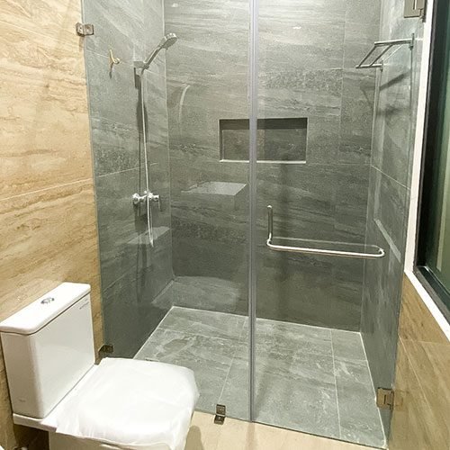 partisi kaca kamar mandi