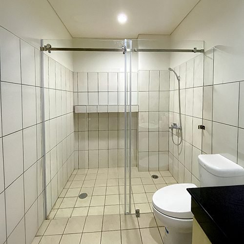 Pintu Geser Kamar Mandi, partisi kaca kamar mandi