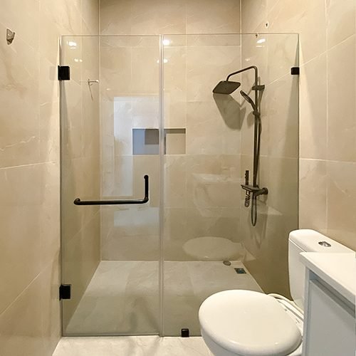 swing door kamar mandi minimalis