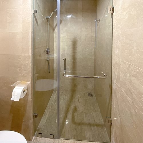 pintu kaca kamar mandi minimalis