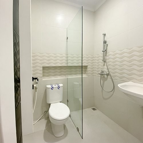 SEKAT KACA KAMAR MANDI MINIMALIS