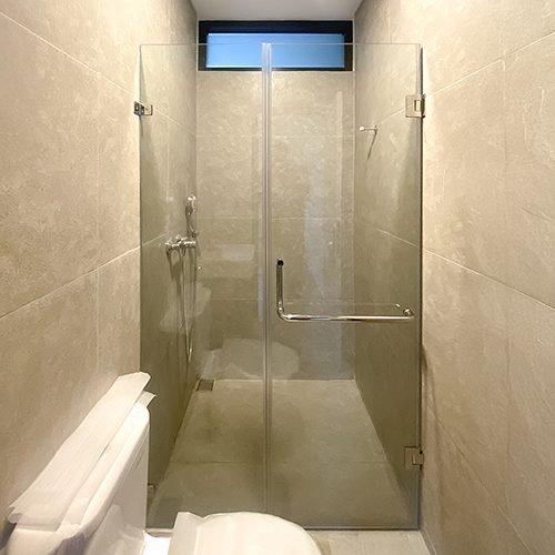 PINTU KACA KAMAR MANDI MINIMALIS