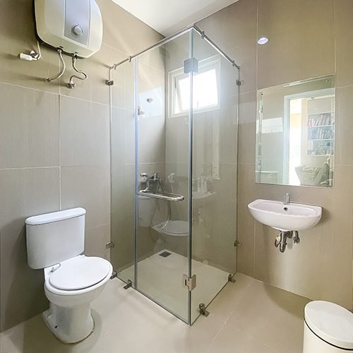 PINTU KACA KAMAR MANDI MINIMALIS