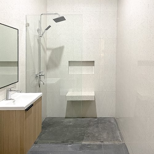 kaca sekat kamar mandi