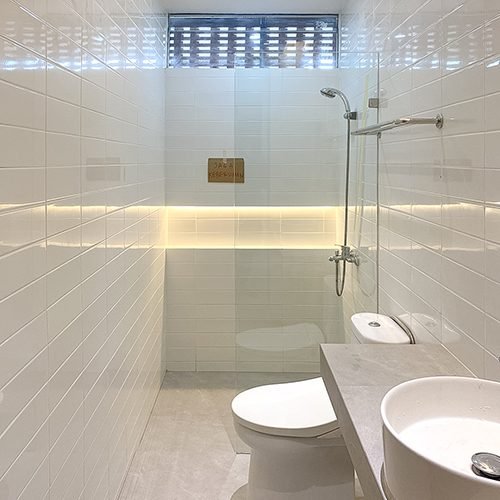 PARTISI KACA KAMAR MANDI