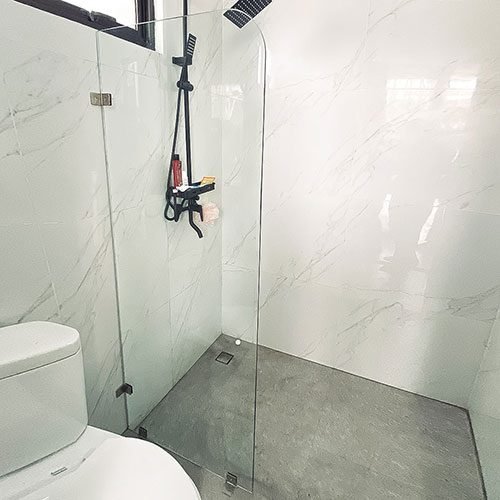 partisi kaca kamar mandi