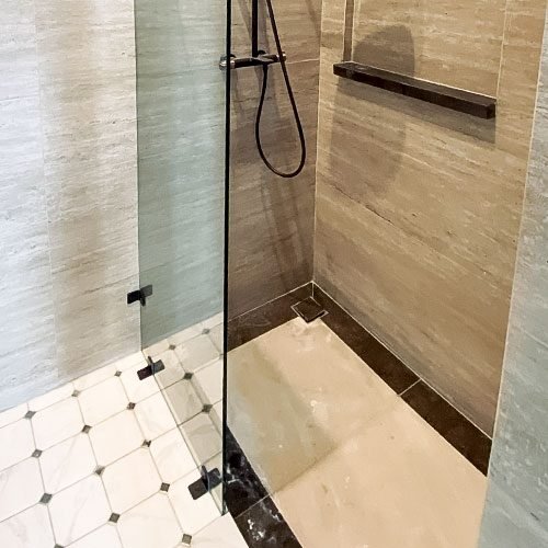 partisi kaca kamar mandi