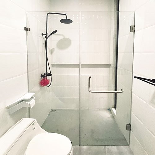 partisi kaca kamar mandi