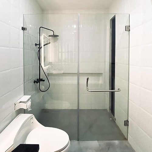 partisi kaca kamar mandi