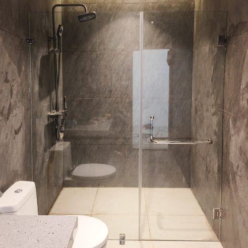 partisi kaca kamar mandi