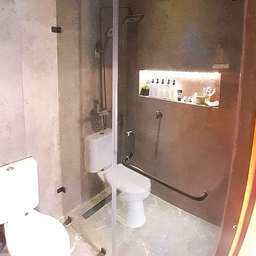 partisi kaca kamar mandi