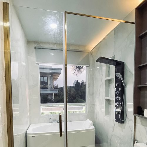 partisi kaca kamar mandi