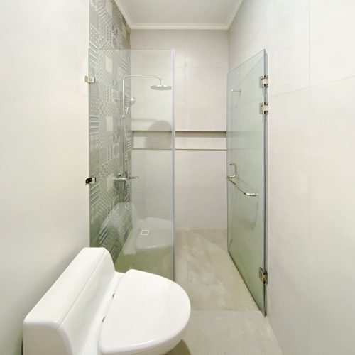 Screen Shower, partisi kaca kamar mandi