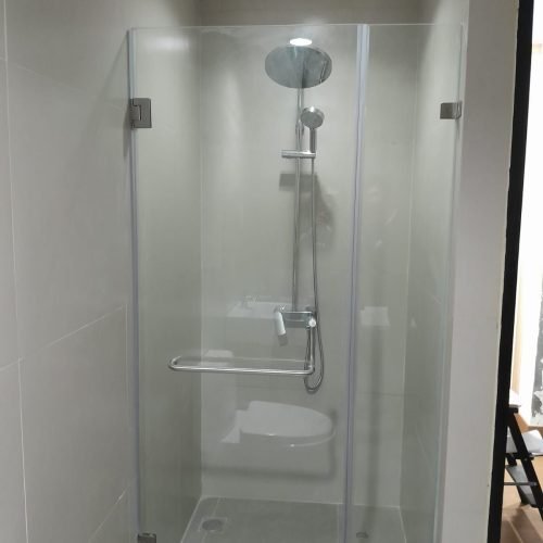 partisi kaca kamar mandi